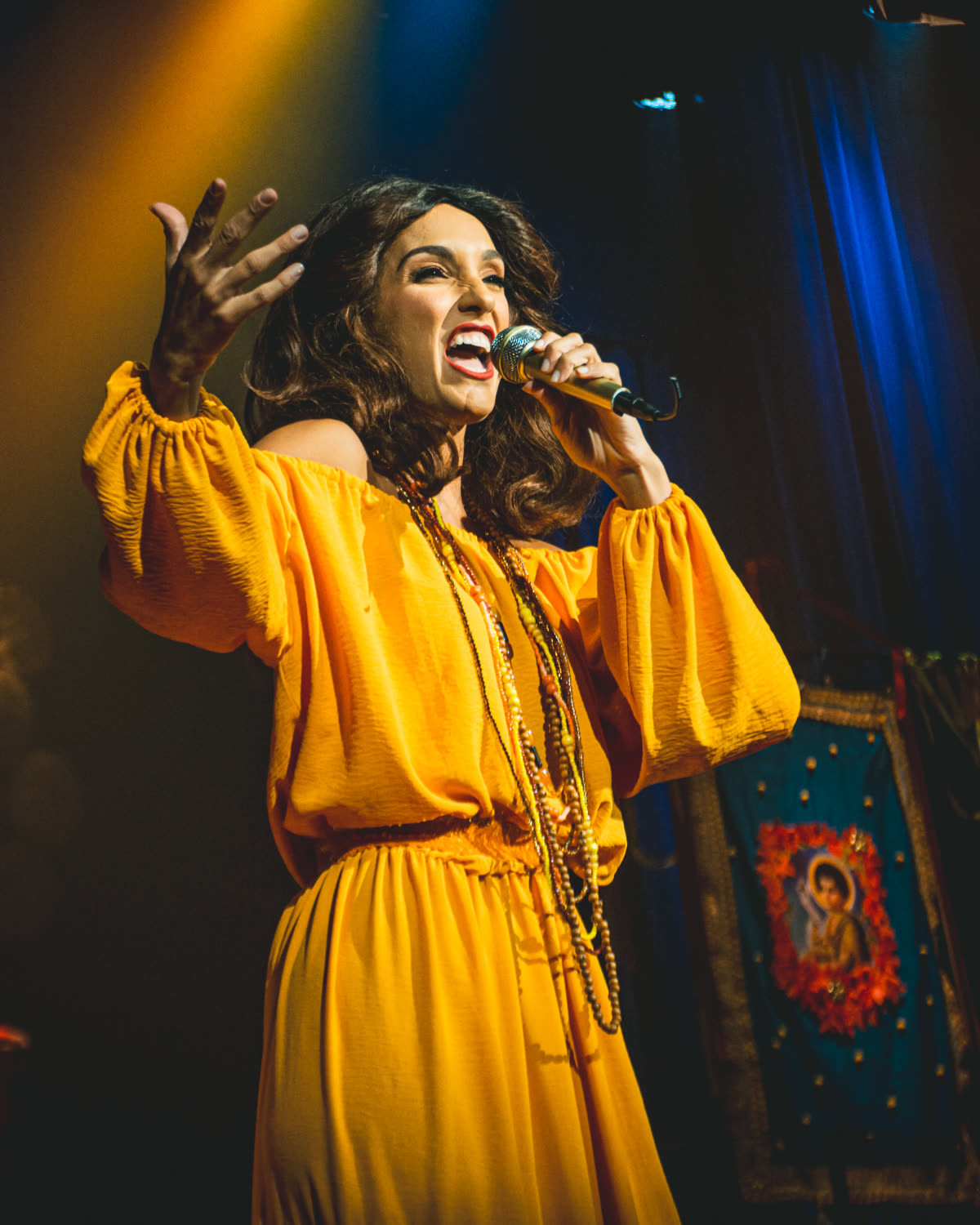Bruna Pazinato como Clara Nunes