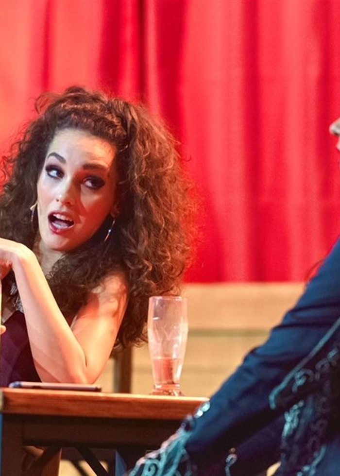 Bruna Pazinato como Marina, protagonista de Noite de Patroa