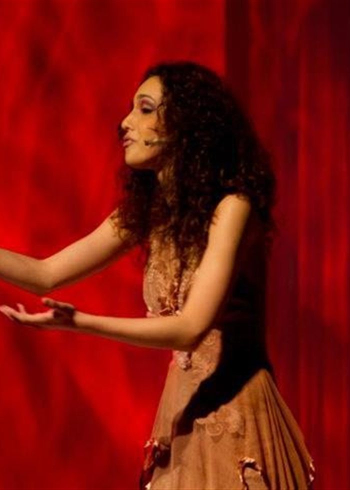 Bruna Pazinato como protagonista de Quem Inventou o Amor Foi Roberto Carlos